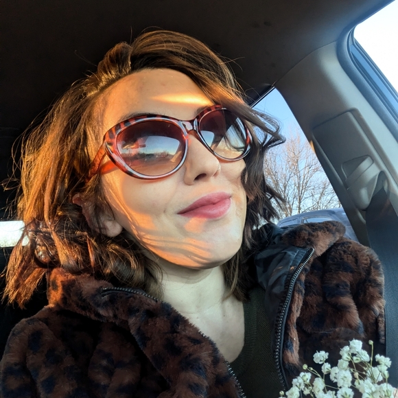 Meet your Posher, Tara - Picture 1 of 1